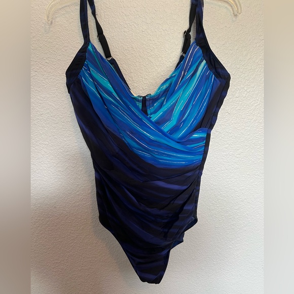 Miracle SwimSuit Size 16 DD Lite Lines Sanibel Blue & Navy - Picture 2 of 11